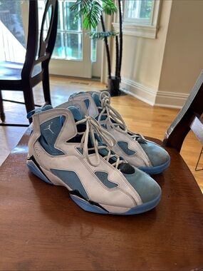 Nike Jordan True Flight Men’s Sneakers in White and Light Blue Size 8.5